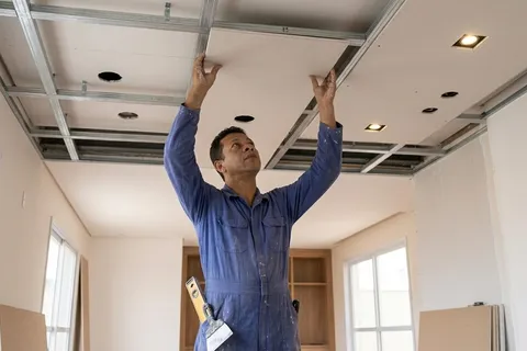 Rebaixamento de teto em drywall com iluminação embutida no Rio de Janeiro